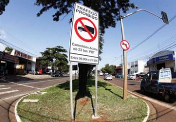 Circulação de veículos pesados terá restrições na Avenida Morangueira. 