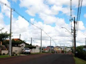 Copel alerta para os riscos de fixar cartazes em postes. 