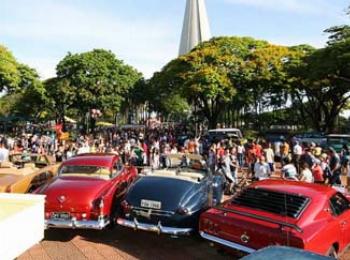 Maringá recebe exposição de carros antigos neste fim de semana. 