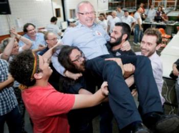 Professor Mauro Luciano Baesso é eleito reitor. 