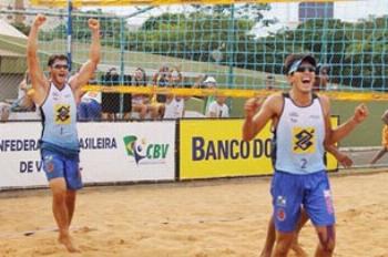 Dupla maringaense de vôlei de praia conquista título em Campinas 