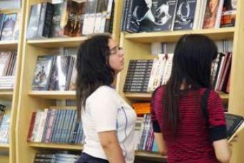 Feira de Livros com mais de 100 mil exemplares tem descontos de até 50 % 
