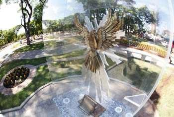 Entrada do Cemitério Municipal ganha escultura de um metro de altura 