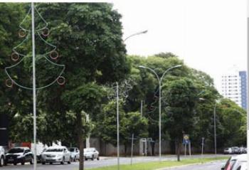 Pontos turísticos e locais públicos ganham decoração natalina 