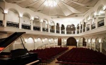 Canto e piano são destaques no Auditório Luzamor nesta quinta-feira (27) 