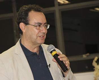 Escritor Augusto Cury faz palestra gratuita nesta quarta-feira (4) em Maringá 