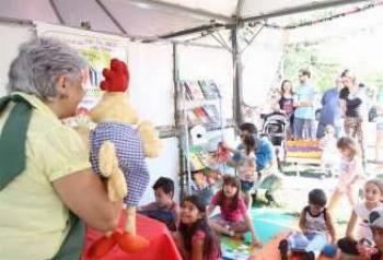 Projetos de incentivo à leitura ocupam espaços públicos neste domingo (8) 