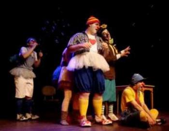 Grupo Meu Clown apresenta “Todos fomos Alunos” no Teatro Barracão 