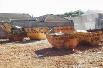 Proprietários de caçambas notificadas têm prazo de um mês para se regularizarem  Proprietários de caçambas notificadas têm prazo de um mês para se regularizarem