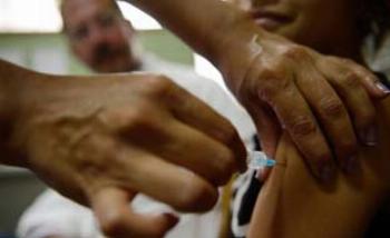 Meninas de 9 a 11 anos já podem receber a segunda dose da vacina HPV 