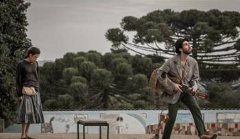 Teatro Barracão recebe o espetáculo “Lugar de ser Inútil” 