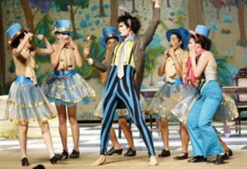“A Fantástica Fábrica de Natal” é atração no Teatro Reviver 