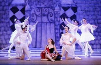 Teatro Reviver recebe “A Fantástica Fábrica de Natal” 