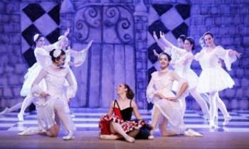 Teatro Reviver recebe “A Fantástica Fábrica de Natal” 