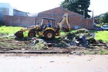Operação de limpeza e fiscalização de terrenos em má conservação acontece nesta segunda-feira (21) Operação de limpeza e fiscalização de terrenos em má conservação acontece nesta segunda-feira (21)