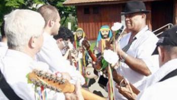 Grupo de Folia de Reis faz duas apresentações nesta quarta-feira (6) 