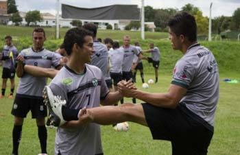 Treinamento do Maringá FC é marcado pela chegada de dois reforços e treino com bola 