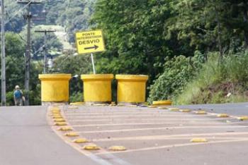Trechos de vias urbanas e rurais permanecem interditadas por causa das fortes chuvas 