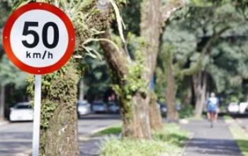 Trecho da Avenida Brasil tem velocidade máxima reduzida 