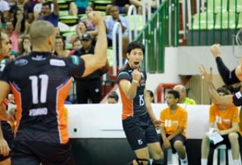 De olho no Pré-Olímpico Mundial, técnico de Vôlei do Japão vem a Maringá observar jogador 