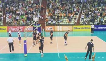 Equipe maringaense vence Bento Gonçalves (RS) no Chico Neto e se mantém vivo na Superliga 