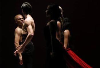 Espetáculo “Entre Dois Muros Marchemos” é atração do Teatro Reviver 
