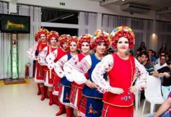 Grupo Verkhovena apresenta cultura ucraniana no palco do Teatro Reviver 