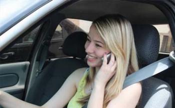 Multa fica mais cara para quem usa o celular ao volante 