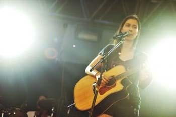Aline Luz apresenta músicas autorais no Convite à Música desta quinta-feira (16) 