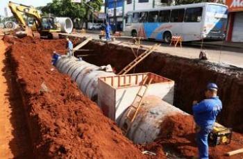 Obras avançam e exigem interdição provisória de praça e trecho da avenida Morangueira 