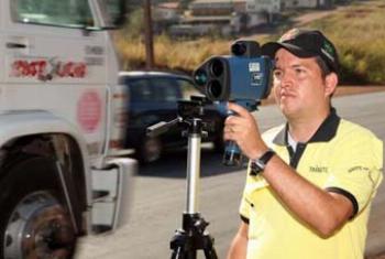 A cada minuto dois motoristas são flagrados acima da velocidade 