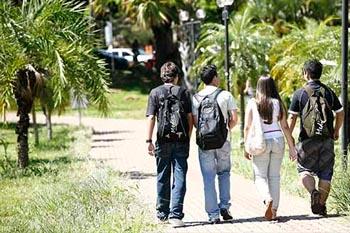 Com o fim da greve, UEM retoma as aulas nesta terça-feira (8) 