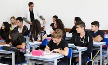 Escolas estaduais recebem matrícula de ex-alunos da rede particular 