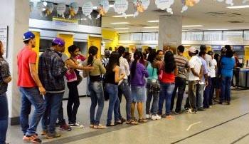 Procon vai fiscalizar demora na fila de bancos 