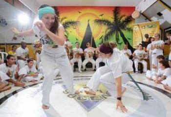 Projeto oferece aulas gratuitas de capoeira e danças afro-brasileiras 