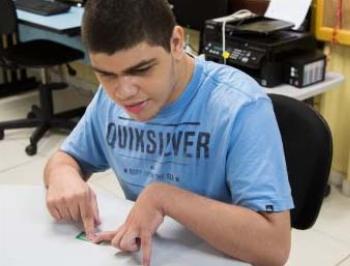 Braille inclui alunos cegos no ensino regular 