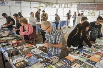 Semana do Livro na UEM prosegue até sexta-feira (12) 