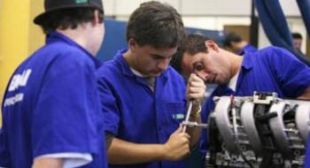 Salário médio do jovem paranaense sobe 30,5% e é o terceiro maior do País 