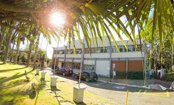 Segundo reitor, a falta de repasses pode levar ao fechamento da instituição 