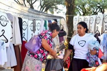 Loja de roupas para moradores de rua ′Street Store′ ocorre neste sábado 