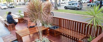 Parklet prioriza a convivência entre a comunidade Parklet prioriza a convivência entre a comunidade
