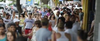 Em novembro comércio terá horário diferenciado nos sábados Em novembro comércio terá horário diferenciado nos sábados