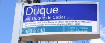 Em fase de teste, placas de ruas com energia solar são instaladas em Maringá 