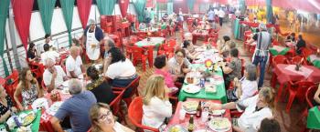 Gastronomia, artesanato e cultura garantem variedade na Festa da Canção 