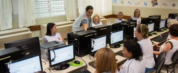 Educação para jovens e adultos oportuniza aulas de informática 