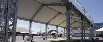 Começa a montagem dos estandes para a Feira 