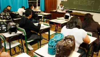 Escolas recebem matrículas da Educação de Jovens e Adultos 