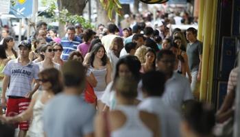 Apesar de estar acima da média, Índice de Confiança do Consumidor sofre queda Apesar de estar acima da média, Índice de Confiança do Consumidor sofre queda