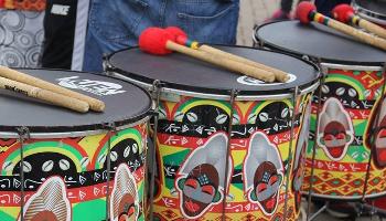 Agenda cultural tem show de Stone Ferrari e teatro no feriado 