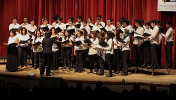 Coro do curso de Música & Coro Escola farão concerto de música coral sacra 